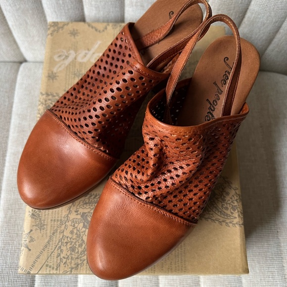 Free People Logan Perforated Clog - Picture 4 of 4